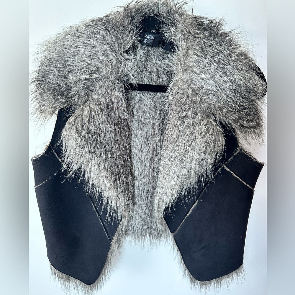 Black vest with gray faux fur